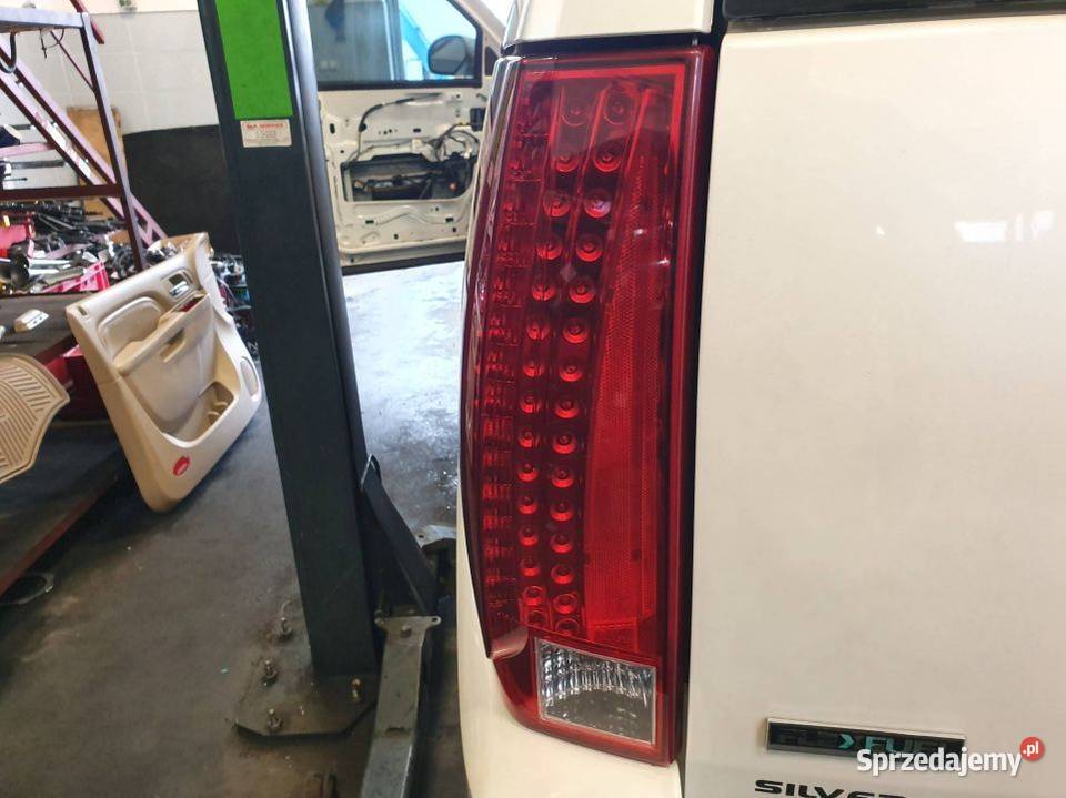 LAMPA LEWA TYŁ CADILLAC ESCALADE ESV KOMPLETNA Lipno