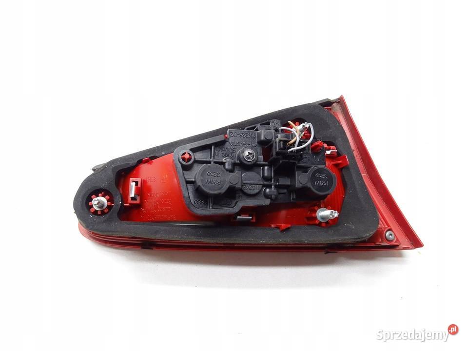 LAMPA PRAWA PRAWY TYŁ TYLNA W KLAPE AUDI A4 B8 Części samochodowe