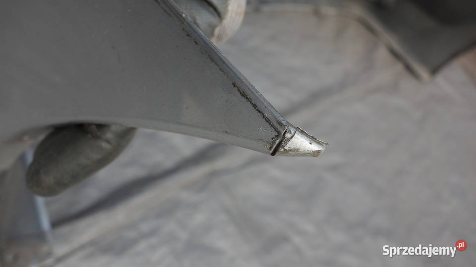 TOYOTA COROLLA E18 13 ZDERZAK TYŁ TYLNY Karoseria