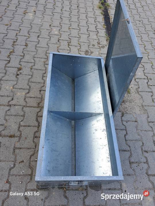 Karmidła drobiu do hodowli na wolnym wybiegu Maniszewo