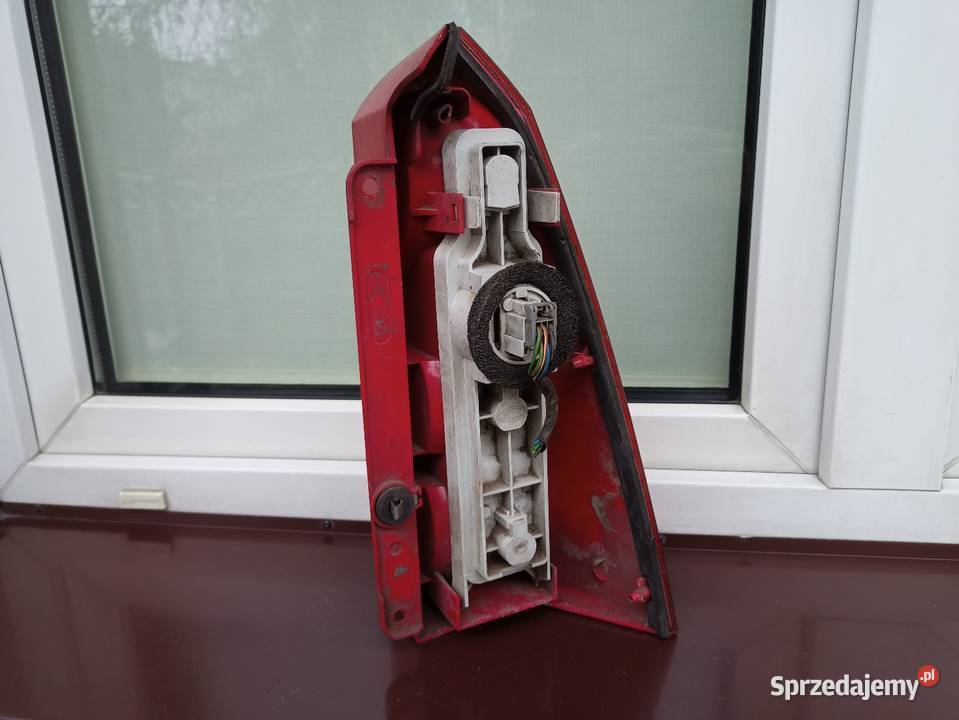 Ford Focus MK1 I kombi lampa tył tylna lewa Sieradz