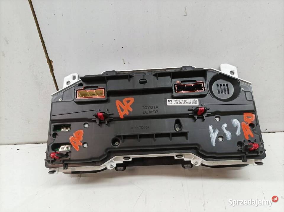 LICZNIK 83800F5891 10 B 72 Toyota Yaris IV 2020