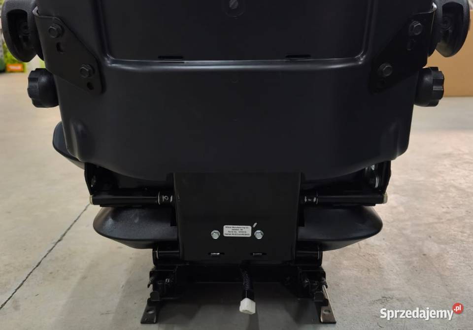 Fotel siedzenie z amortyzacją do traktora Skórzewo