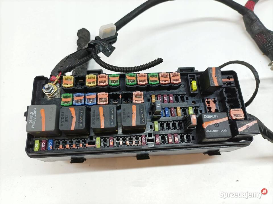 SKRZYNKA BEZPIECZNIKÓW 68384032AE 57 B 378 Dodge świętokrzyskie