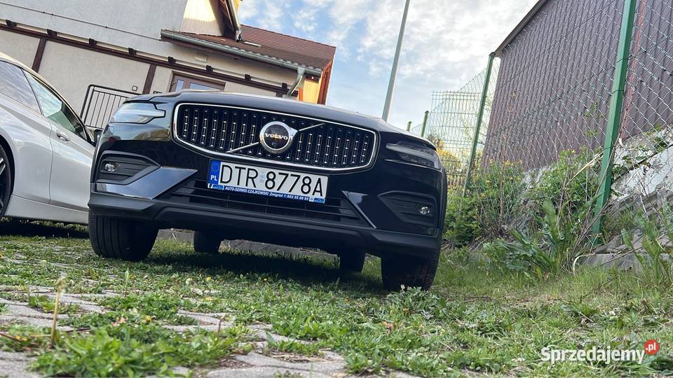 V60 Cross Country B5 B AWD Ultimate czarny