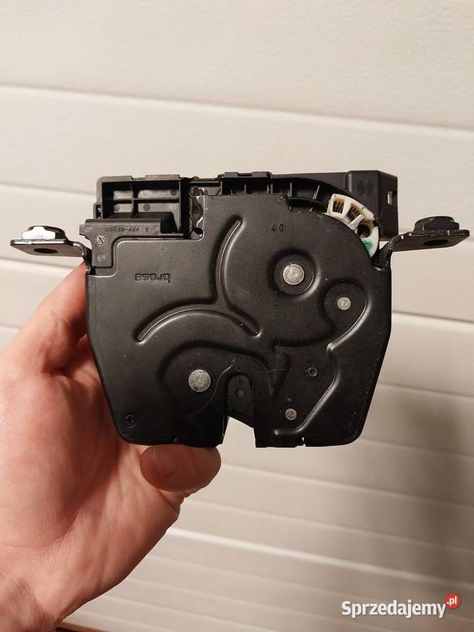 Zamek klapy bagażnika Bmw F10 osobowe Puławy