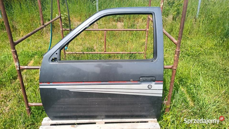 Drzwi lewe Nissan Terrano I pickup d21 Motoryzacja sprzedam
