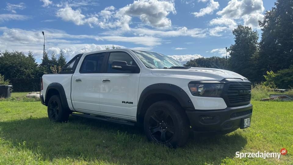 Ram 1500 57 HEMI V8 4x4 2019 395 Automat mały benzyna Ślesin