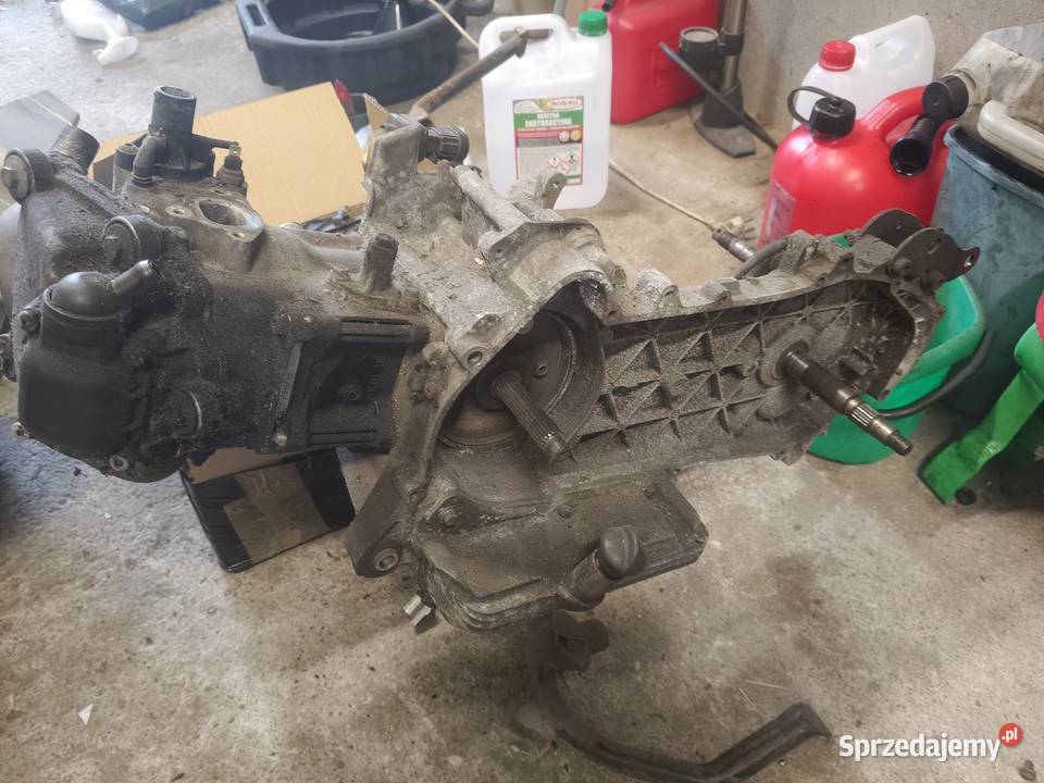 Piaggio x8 x9 Xevo słupek silnika