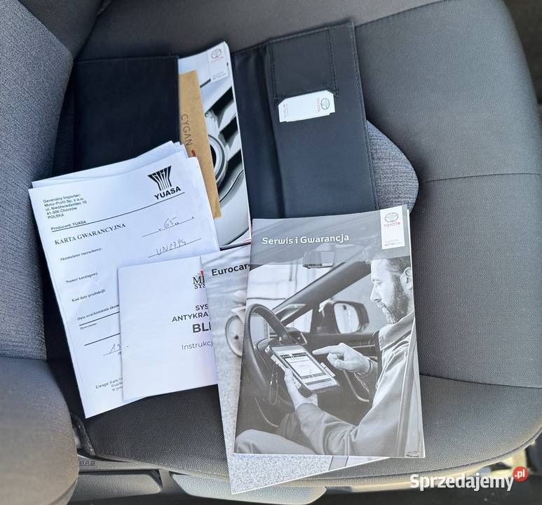 Toyota Camry 25 Hybrid Comfort CVT opony zimowe nieuszkodzony Warszawa