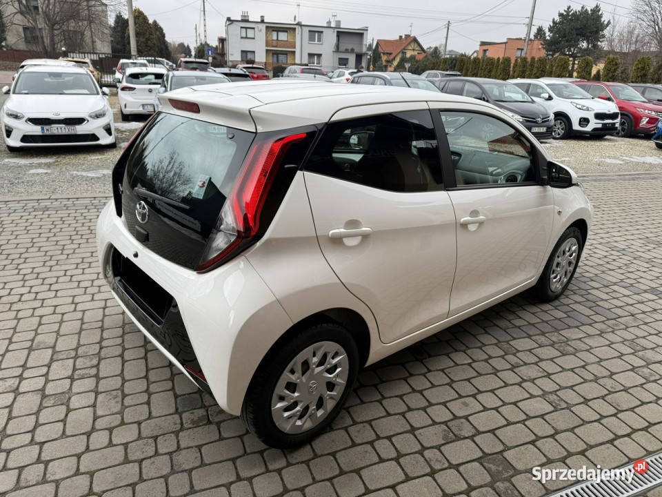 Toyota Aygo 10 72 Klima Kamera CarPlay II 2014 VAT marża Orzech