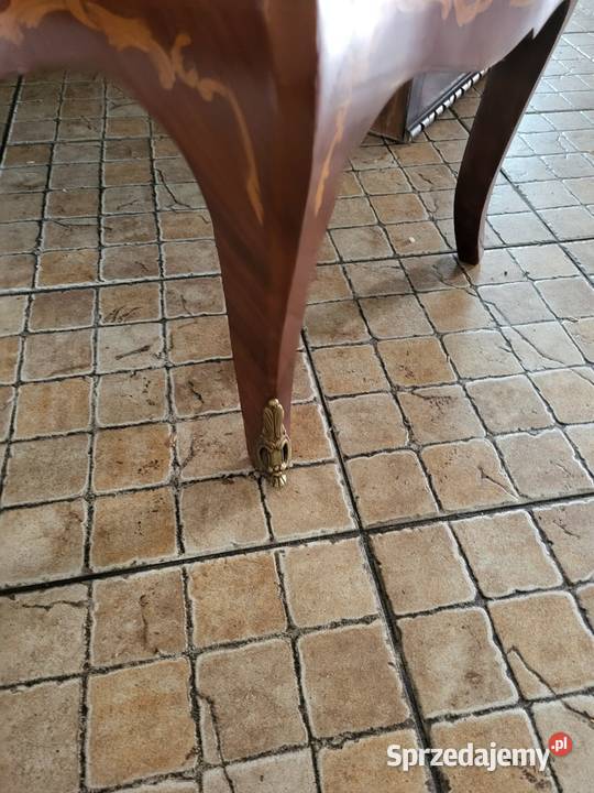 Piękna witryna w stylu ludwikowskim Rybnik