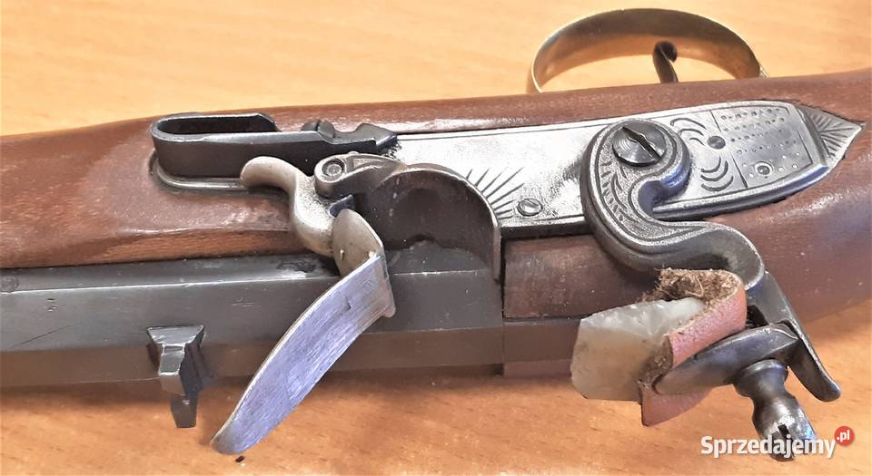 Jednostrzałowy pistolet czarnoprochowy skałkowy