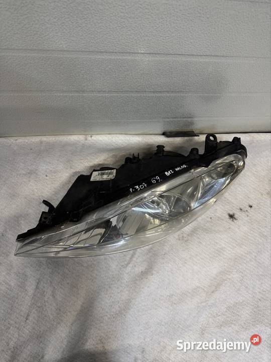 Lampa lewy przód P307 01 Jasienica