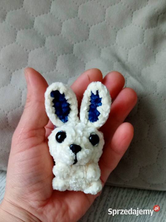 Króliczek wykonany na szydełku Łask