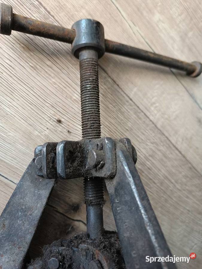 Ściągacz prawdopodobnie do koła kierownicy z