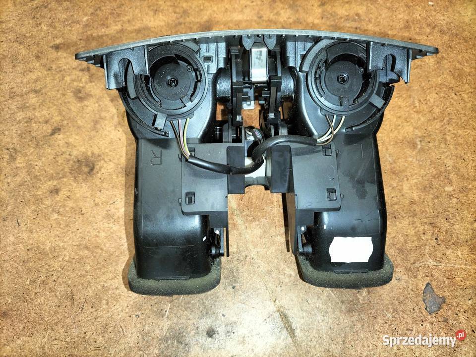 Kanały nawiewu klimatyzacji z kratką tunelu Poręba sprzedam