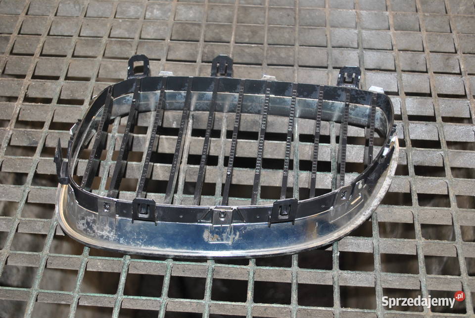 Kratka wlotu powietrza prawa strona BMW E60 E61 Poręba