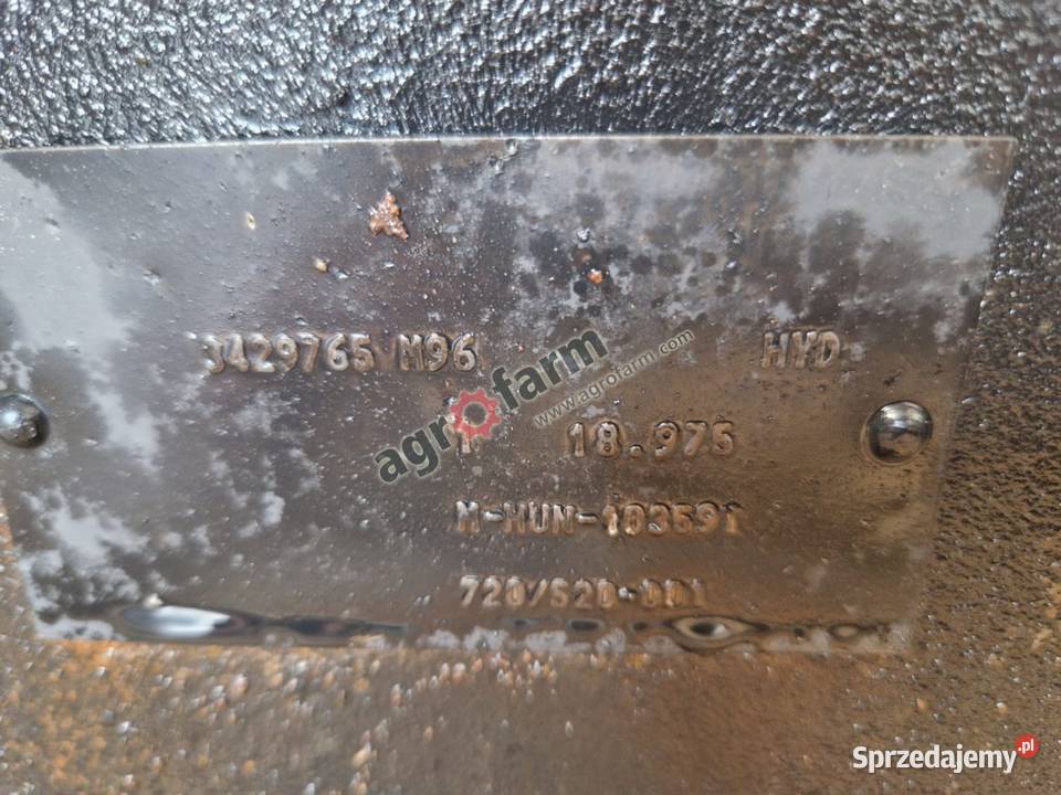 Przedni most Massey Ferguson 5435 720520 Byków