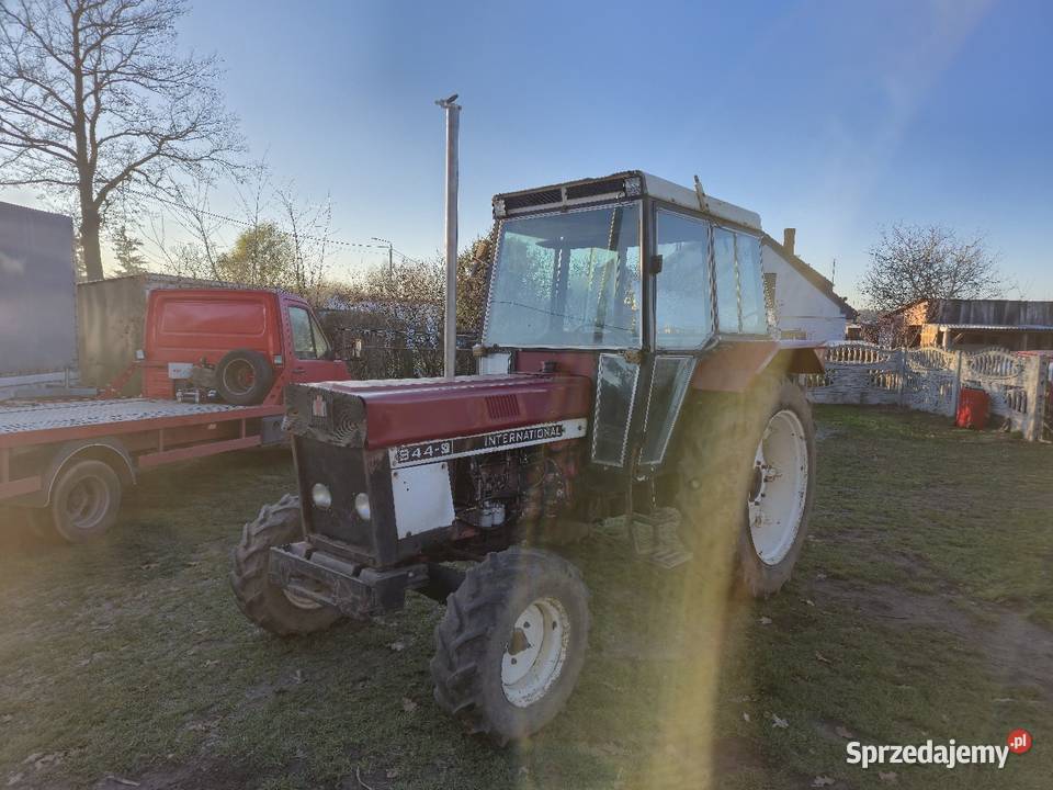 Ciągnik Case International 844 S Zarejestrowany Skrzynia biegów Manualna