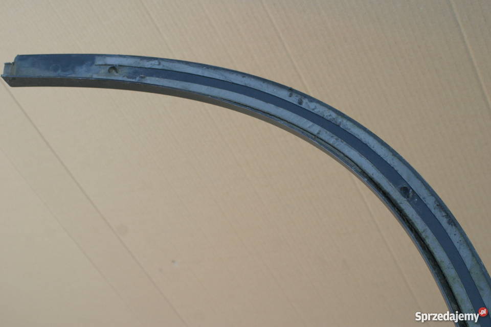 MERCEDES GLC 253 LISTWA BŁOTNIKA LEWY PRZÓD Bieleń