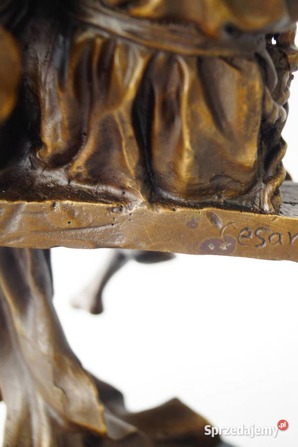 Para zakochanych na huśtawce figura z brązu Gizałki