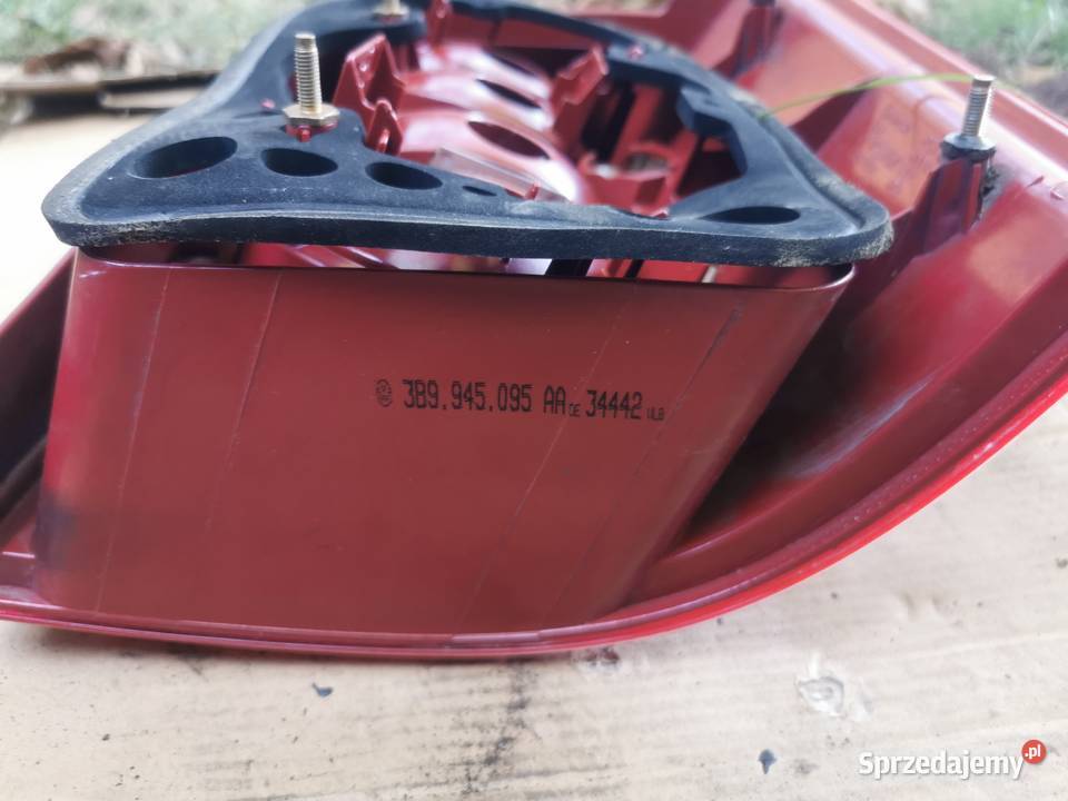Passat B5 FL lampa lewa tył 3B9945095AA kombi