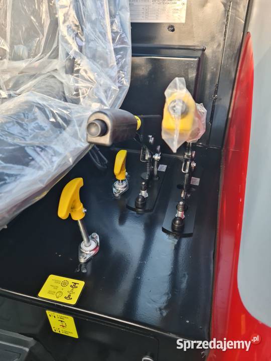 Ciągnik rolniczy sadowniczy ArmaTrac 584 63