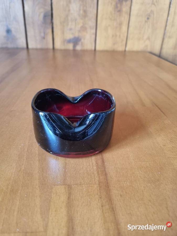 Popielniczka Czerwone szkło Tarnowiec Warszawa