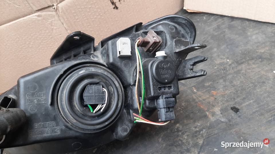 lampa przednia prawa peugeot 206 przed lift Dębno