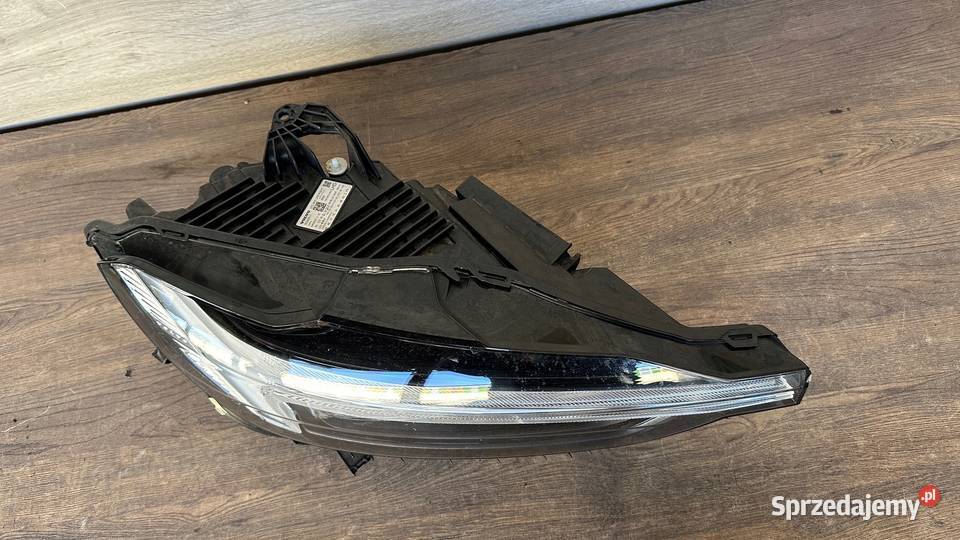 VOLVO XC60 II LIFT LAMPA PRZÓD PRZEDNIA PRAWA osobowe