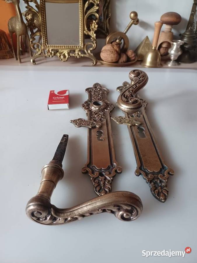 Duże szyldy i klamki mosiężne Poznań