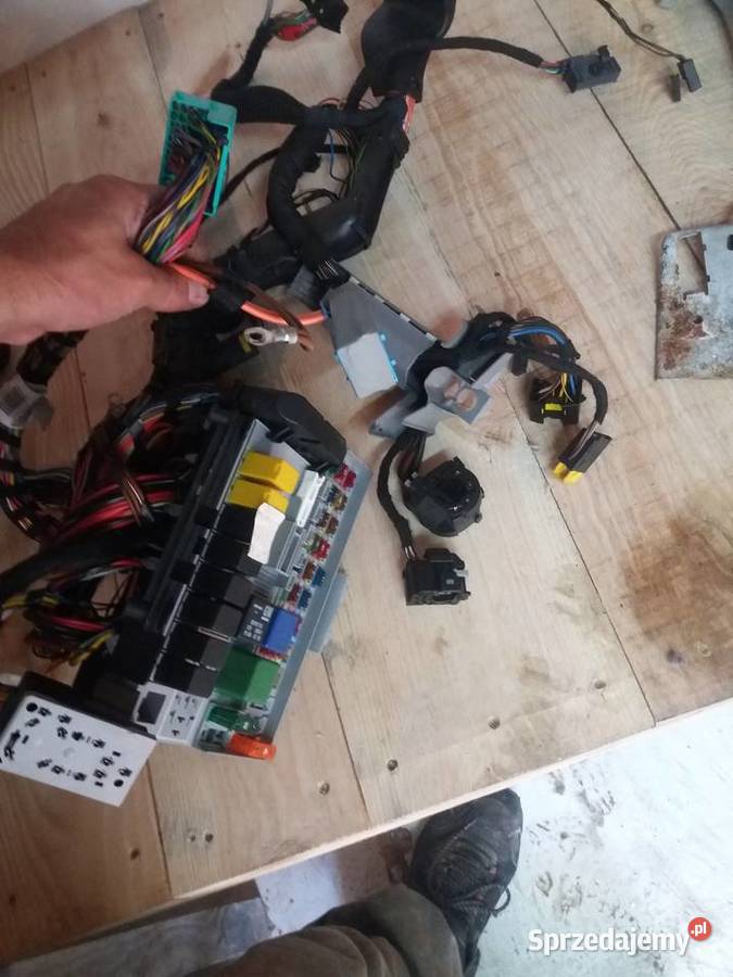 WIĄZKA ELEKTRYCZNA wnętrza z pod konsoli ASTRA Wieluń