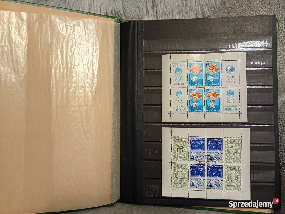 Album klaser ze starymi znaczkami pocztowymi
