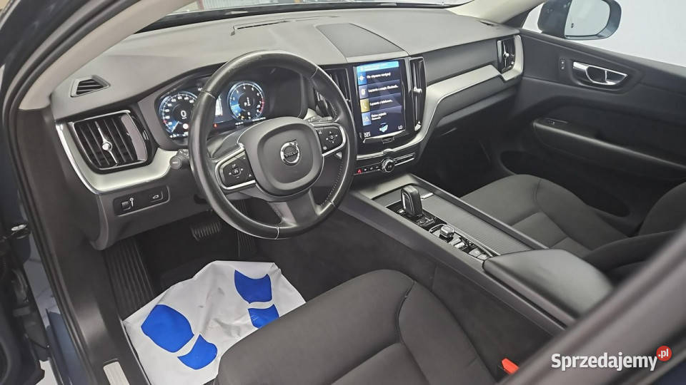 Volvo XC 60 B4 B Momentum Z Polskiego Salonu