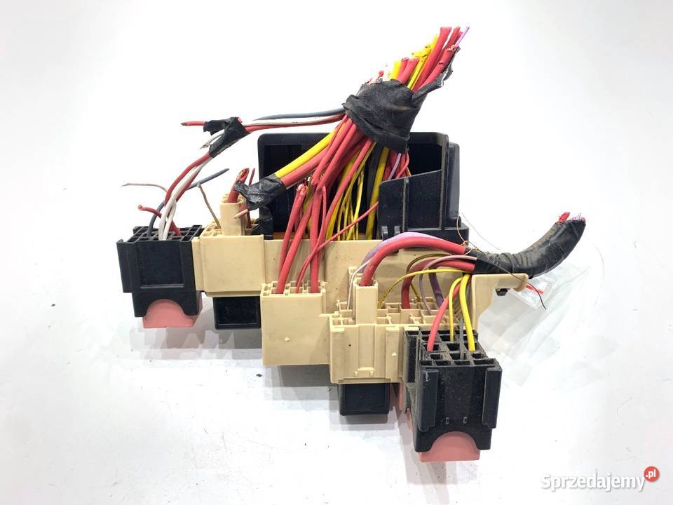 SKRZYNKA BEZPIECZNIKÓW RENAULT KANGOO II osobowe