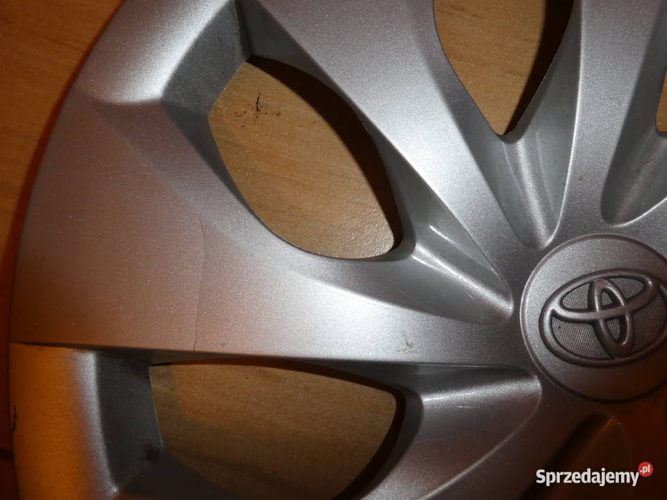 Oryginalny kołpak Toyota R16 lekko uszkodzony Motoryzacja Kraków