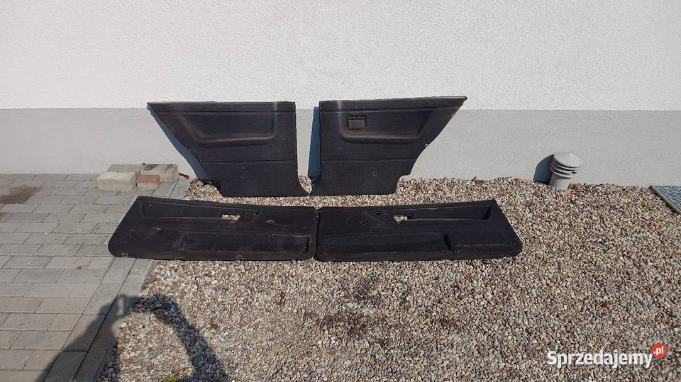 Boczki VW Golf MK2 3d Czarne materiał plastik Chojnice