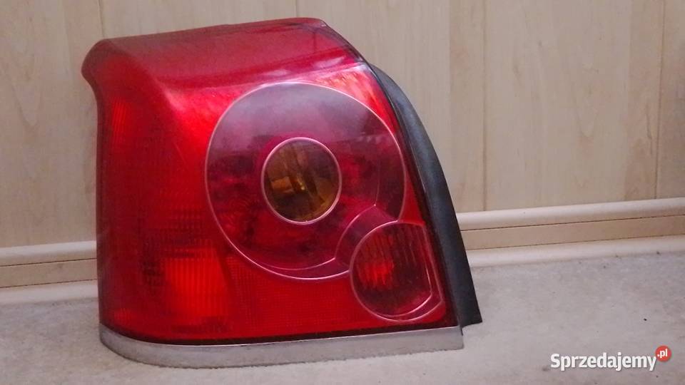 Lampa tylna Toyota Avensis T25 sedan strona lewa Wyszków