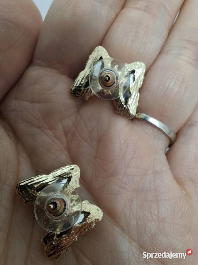 Piękne kolczyki z motylem w gradienciesztyfty Wąbrzeźno