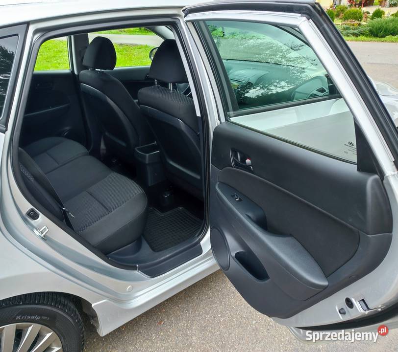 Ładny nie zgnity Hyundai i30 14 benzyna z gazem srebrny Domaradz sprzedam