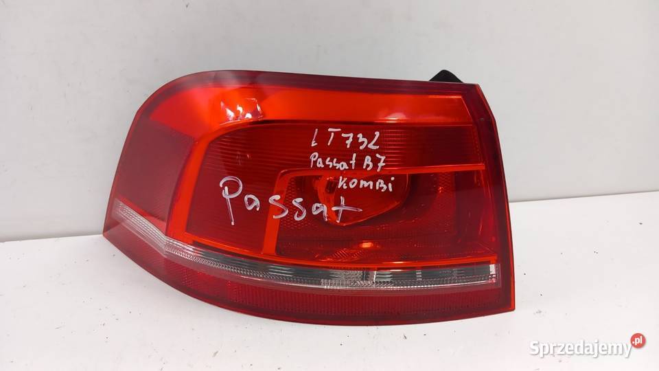 VW PASSAT B7 KOMBI LAMPA TYŁ LEWA Zbierkowo