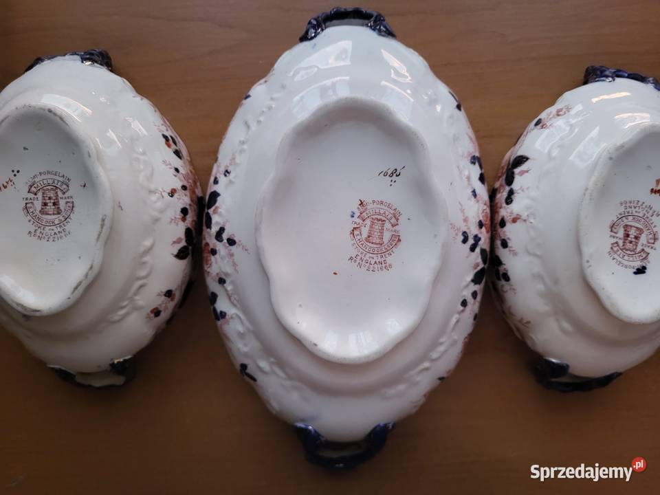 Zestaw trzech porcelanowych waz angielskich Zwierzyniec