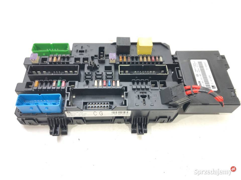 SKRZYNKA BEZPIECZNIKÓW OPEL ASTRA H 13145020