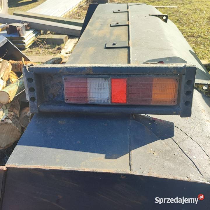 Zderzak lampa tył Tarpan Honker 2324 strona