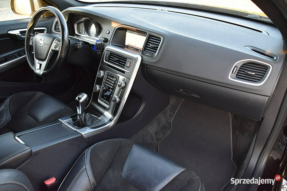 Volvo V60 20D4 190 RDesign Alcantara Led Navi