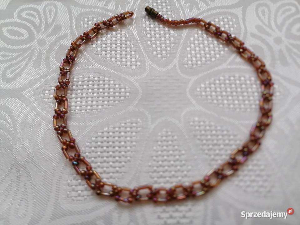 Naszyjnik okalający szyję prostokąty zakończone