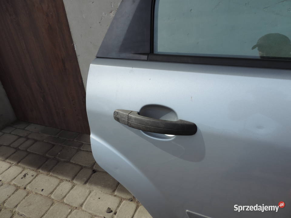 FORD FOCUS MK2 KOMBI DRZWI PRAWY TYŁ KOLOR D1 Nowy Sącz