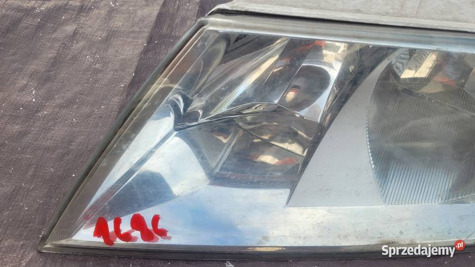 SKODA OCTAVIA II LAMPA LEWA PRZOD REFLEKTOR LEWY osobowe