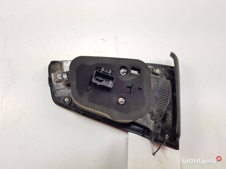 LAMPA W KLAPE PRAWA VOLKSWAGEN PASSAT B8 Lipno